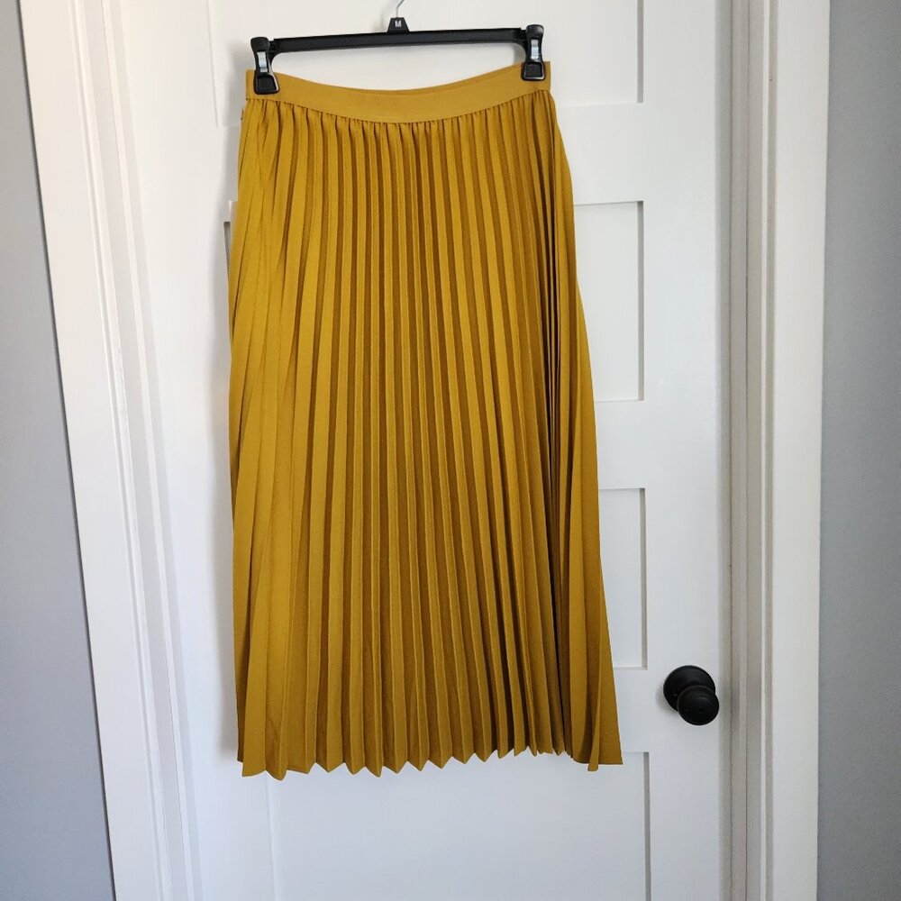 A New Day Pleated Skirt - Medium - NWT